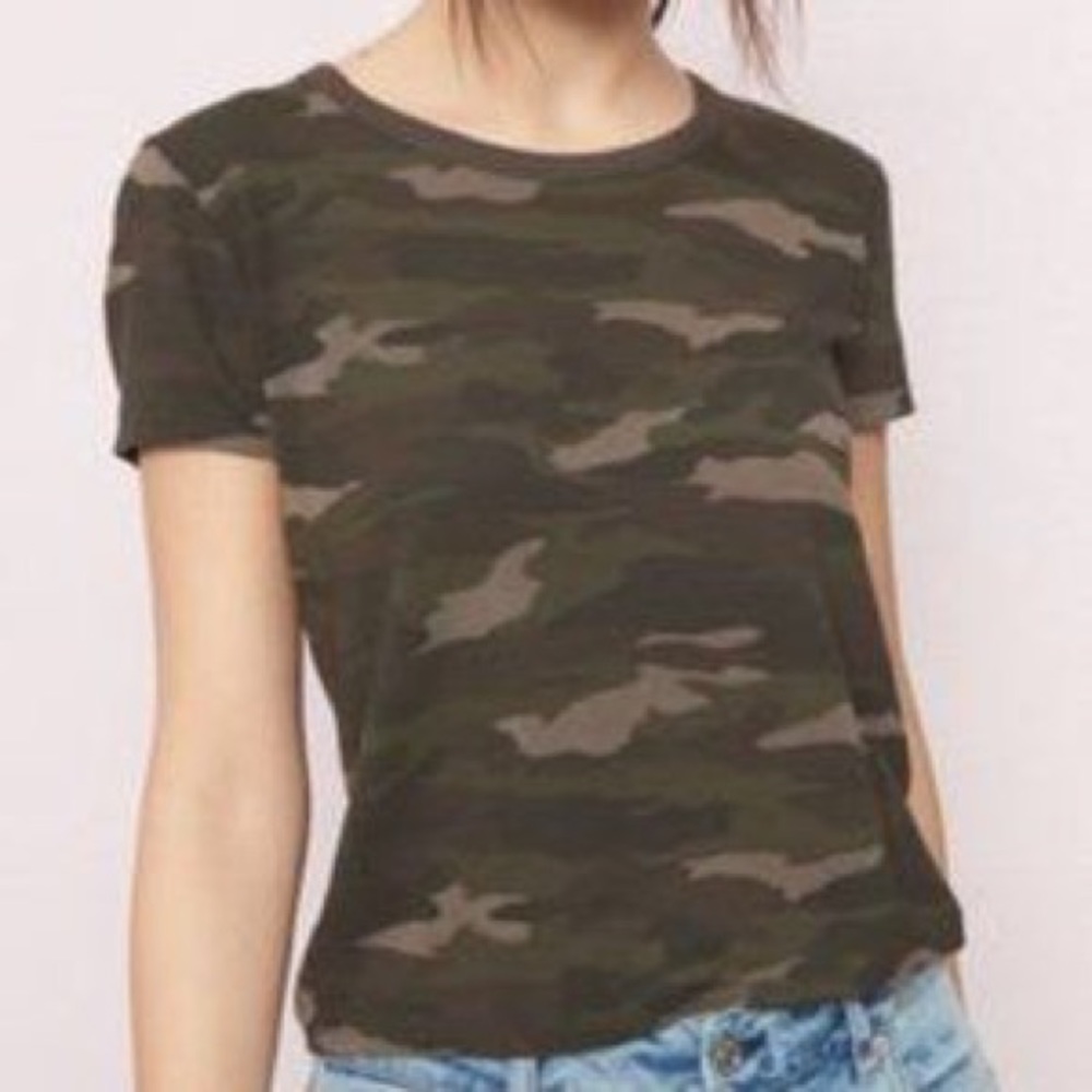 GARAGE Camouflage short almost crop top - M